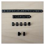 Set van 1925 prijs/tekst blokjes 6mm zwart/wit, Huis en Inrichting, Kasten | Vitrinekasten, Ophalen, Minder dan 50 cm, Gebruikt
