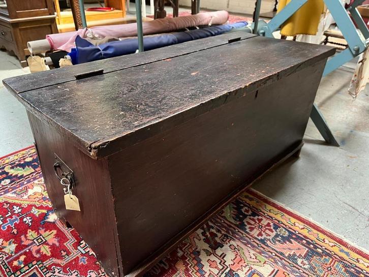 126) Antieke grenen kist / salontafel., Huis en Inrichting, Woonaccessoires | Kisten, Gebruikt, Minder dan 50 cm, 50 tot 100 cm