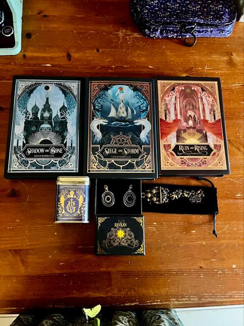 Shadow and bone, Boeken, Fantasy, Nieuw, Ophalen of Verzenden