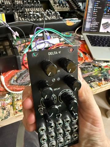 Cosmotronic Delta-V Eurorack Module beschikbaar voor biedingen