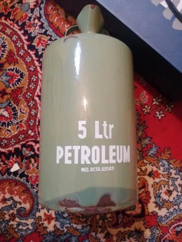 antieke emaille peteroleum kan.  beschikbaar voor biedingen
