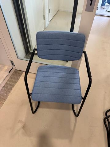 vergaderstoelen in top staat beschikbaar voor biedingen