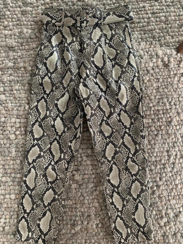 Nog nette, loavies broek / pantalon model in Maat xs., Kleding | Dames, Broeken en Pantalons, Gedragen, Maat 34 (XS) of kleiner