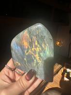 Erg mooie spectroliet sculptuur op standaard | Edelsteengoed, Ophalen of Verzenden, Mineraal