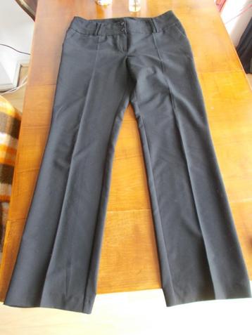 Nette zwarte broek. Pantalon. Tailored Fit. Maat 42