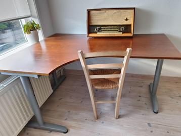 Bureau / hoekbureau van Ikea Galant beschikbaar voor biedingen