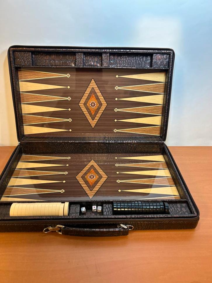 Backgammon spel - Reisformaat, Hobby en Vrije tijd, Gezelschapsspellen | Bordspellen, Zo goed als nieuw, Een of twee spelers, Reisspel