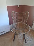 Rotan schommelstoel, Huis en Inrichting, Stoelen, Ophalen, Bruin, Riet of Rotan, Zo goed als nieuw