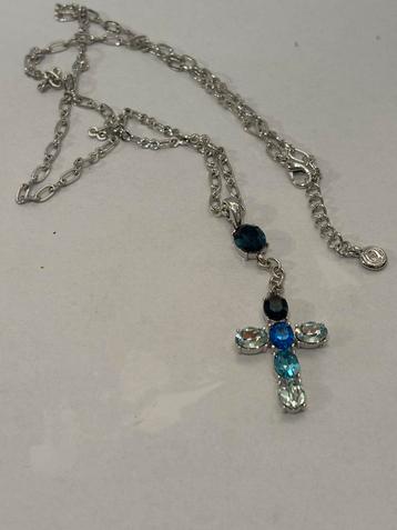 Ketting Astrelle met kruis hanger met Swarovski beschikbaar voor biedingen