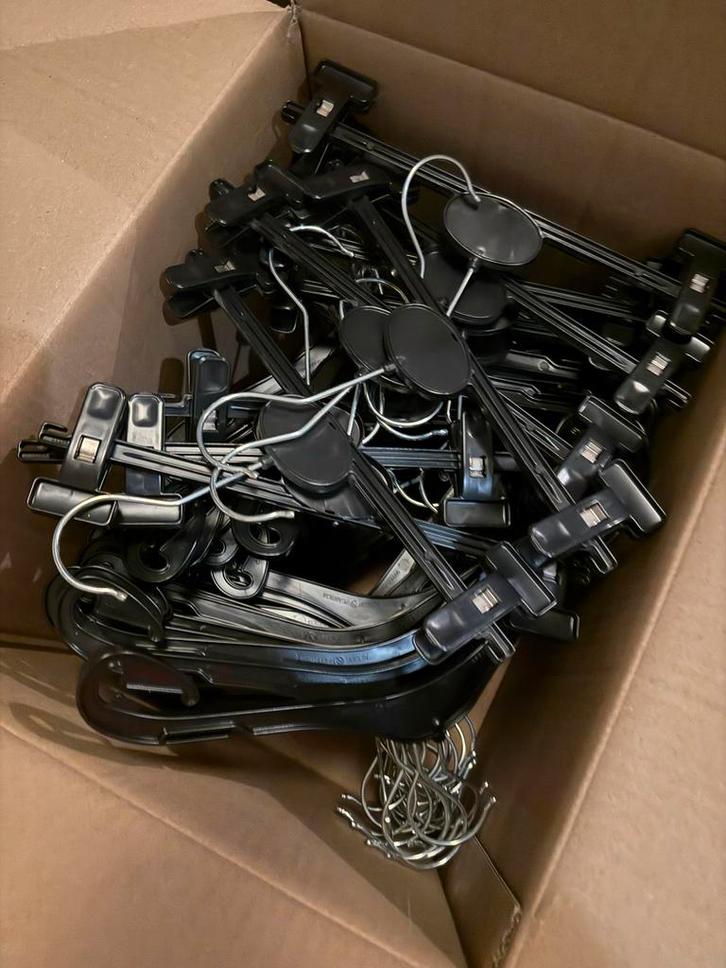 Partij kinder- Kledinghangers - Diverse 80+ stuks, Kleding | Dames, Kledinghangers, Gebruikt, Kunststof, Volwassenen, Ophalen of Verzenden