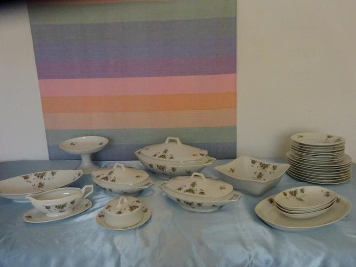 servies met viooltjes en madeliefjes, Antiek en Kunst, Antiek | Servies compleet, Ophalen