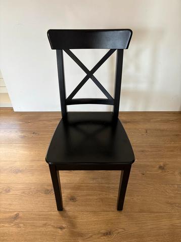 Zwarte Houten Eetkamerstoelen (2x) beschikbaar voor biedingen