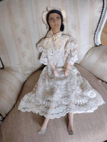 Prachtige oude sofadoll met wimpers en zilveren schoentjes  beschikbaar voor biedingen