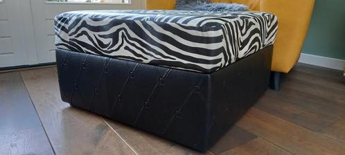 Hocker, Huis en Inrichting, Banken | Voetenbanken en Poefen, Zo goed als nieuw, 50 tot 75 cm, 50 tot 75 cm, Vierkant, Hout, Stof