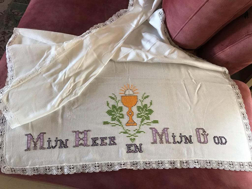 Geborduurd kleedje Mijn Heer en Mijn God (070621), Ophalen of Verzenden, Gebruikt, Rechthoek