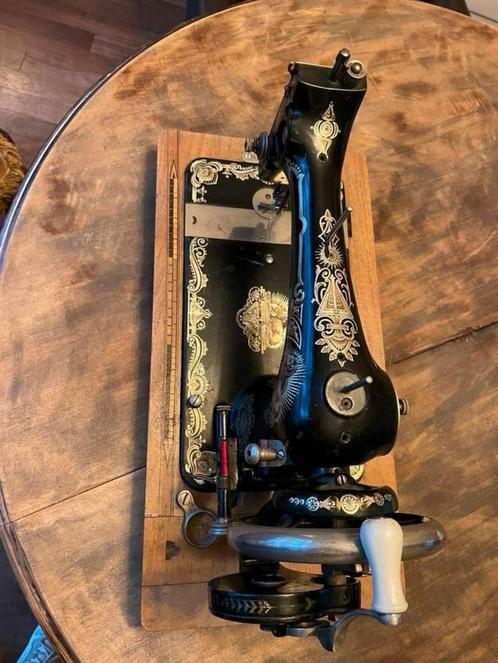 Antieke maaimachine in koffer, porselein knop, Antiek en Kunst, Antiek | Naaimachines, Ophalen