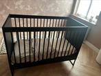 Kidsmill ledikant mat zwart, Kinderen en Baby's, Babywiegjes en Ledikanten, Ophalen, Zo goed als nieuw, Ledikant