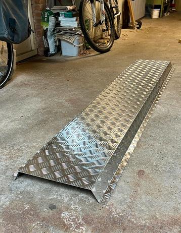 6 stuks Aluminium tranenplaat (goten) beschikbaar voor biedingen