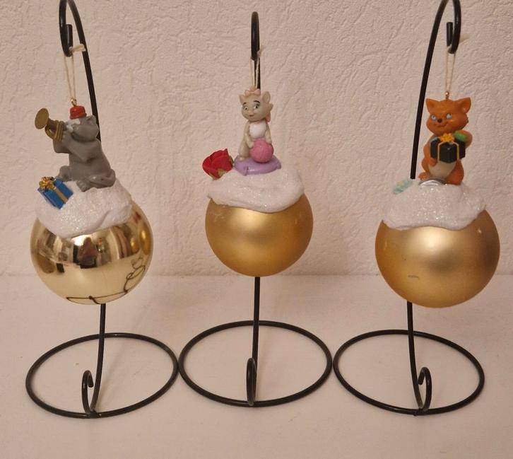 3x Leuke kerstballen met Disney
Aristocats, Verzamelen, Disney, Zo goed als nieuw, Beeldje of Figuurtje, Overige figuren, Ophalen of Verzenden