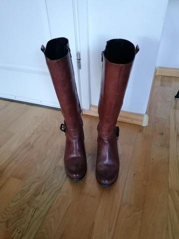 Middenbruine Leren Laarzen  beschikbaar voor biedingen