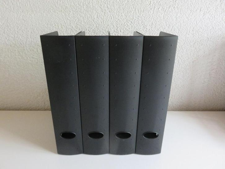 4 zwarte geperforeerde tijdschriftencassettes lectuurbakken, Huis en Inrichting, Woonaccessoires | Krantenbakken en Lectuurbakken