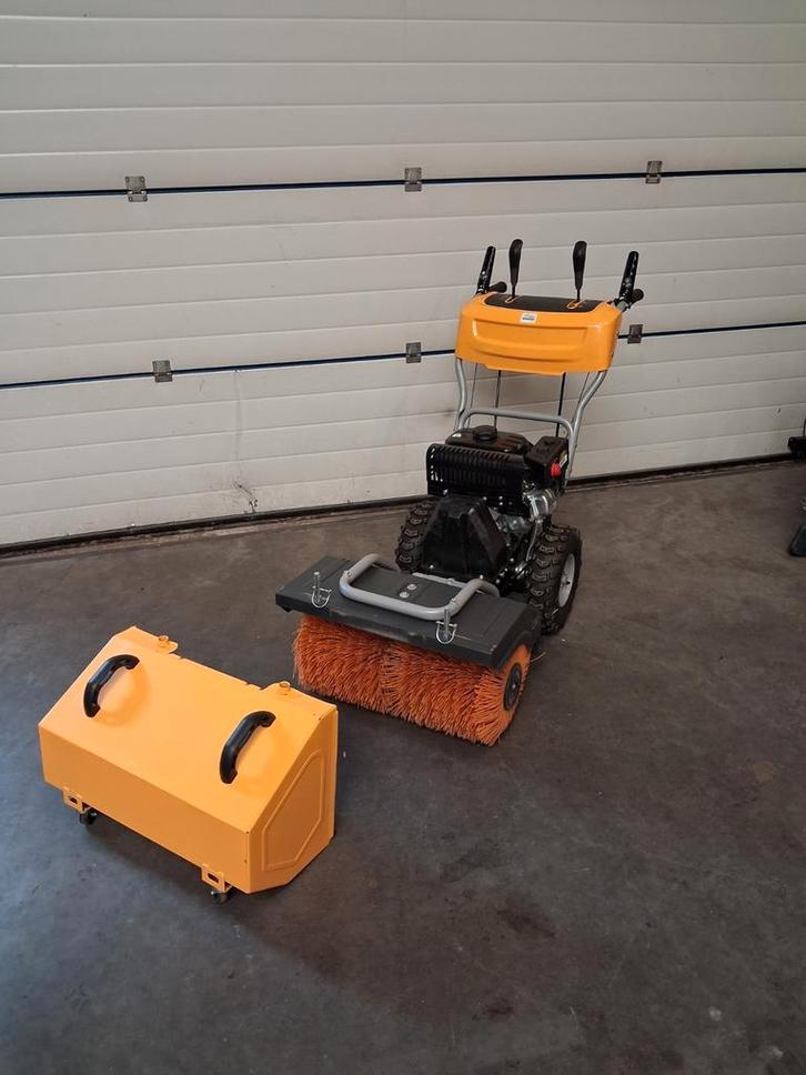 Veegmachine met opvangbak stiga sws 600, Tuin en Terras, Veegmachines, Zo goed als nieuw, Ophalen of Verzenden