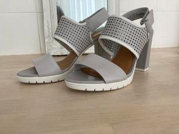 Clarks sandalen grijs/wit maat 37,5 zgan beschikbaar voor biedingen