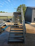 Stalen trap met bordes gegalv hoog 3,0mtr nob112, Doe-het-zelf en Verbouw, Ophalen, Zo goed als nieuw, 2 tot 4 meter