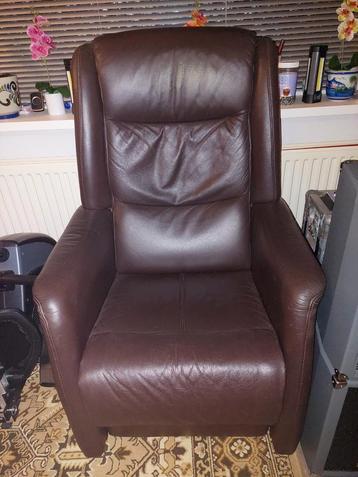 Nieuwe leren relaxstoel - Elektrisch verstelbaar beschikbaar voor biedingen