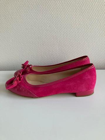 Roze suède Ballerina’s ‘Bitter’ beschikbaar voor biedingen