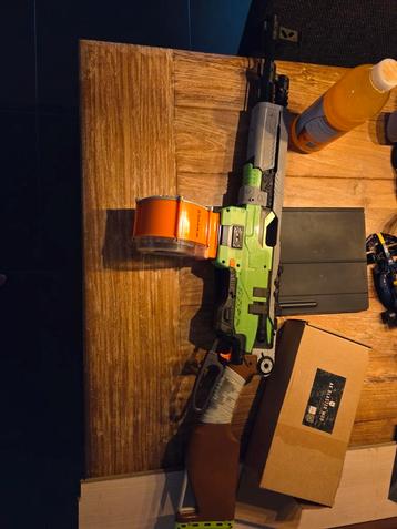 Nerf zombie strike slingfire met aanpas kit, vuurt niet. beschikbaar voor biedingen