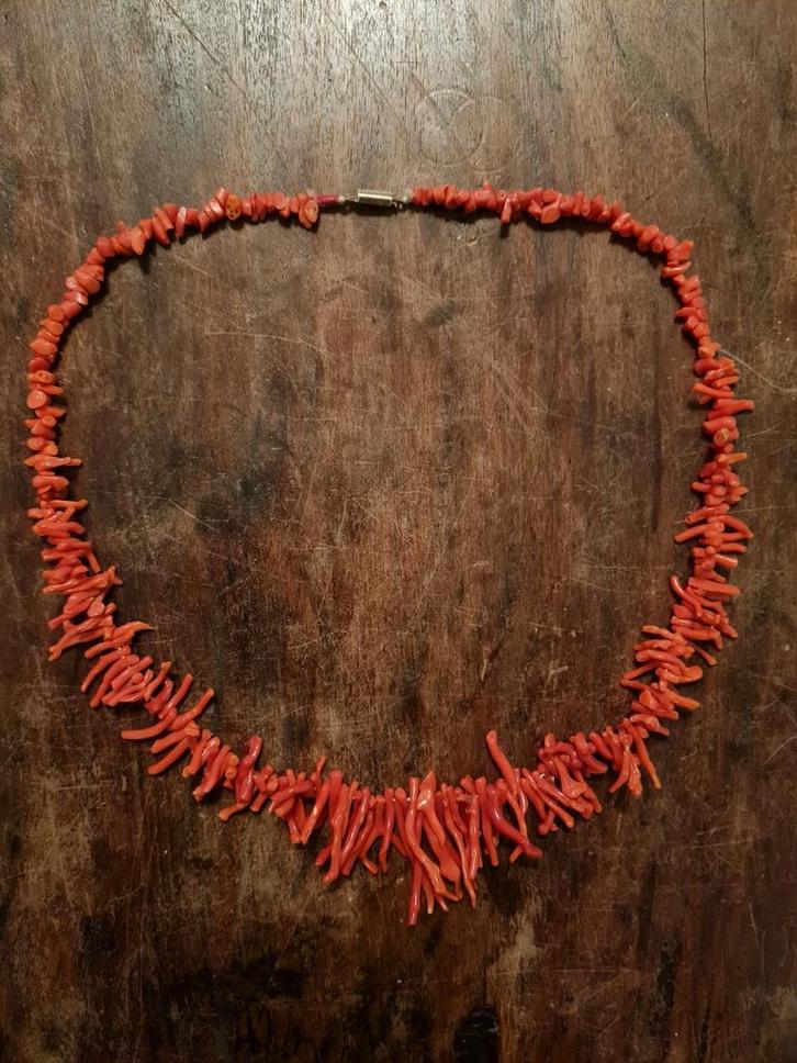 Ketting bloedkoraal rood met schuifslotje, Sieraden, Tassen en Uiterlijk, Kettingen, Steen of Mineraal, Rood, Ophalen of Verzenden