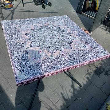 Tafel, gemozaïekt, tuintafel  beschikbaar voor biedingen