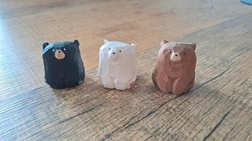 Houten beertjes beeldjes beschikbaar voor biedingen