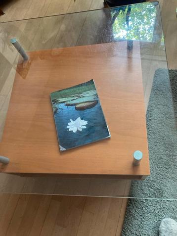 Glazen Salontafel met Houten Onderstel beschikbaar voor biedingen