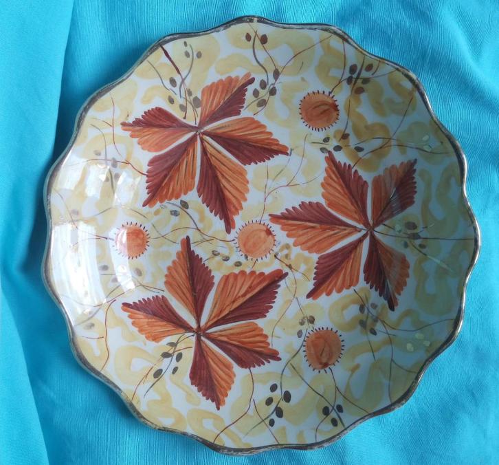HANDGESCHILDERD FLORA HOLLAND BORD BLADEREN GEMERKT, Antiek en Kunst, Antiek | Keramiek en Aardewerk, Verzenden
