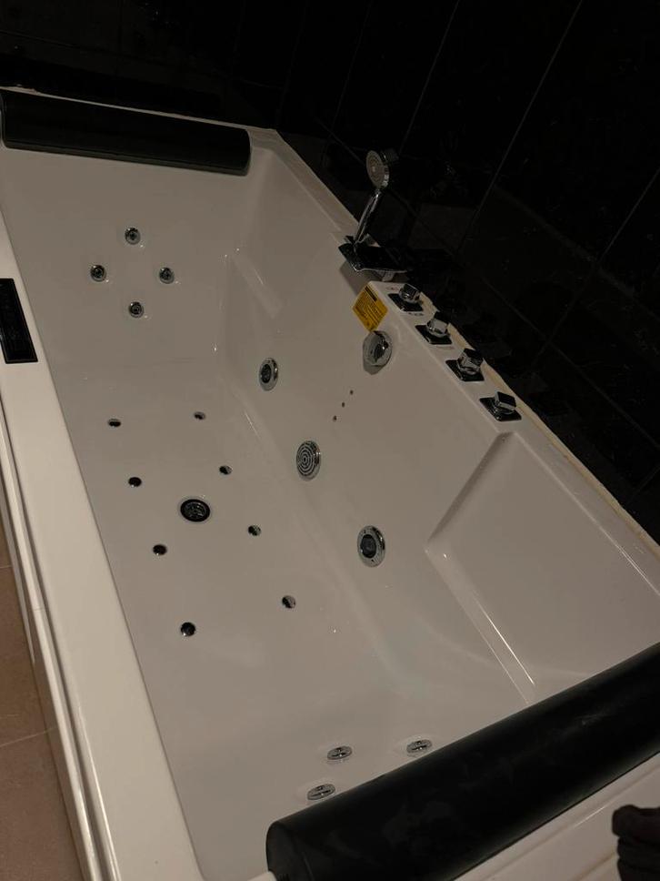 Luxe Whirpool Jet Bad - Bezorging mogelijk, Huis en Inrichting, Badkamer | Complete badkamers, Zo goed als nieuw, Met bad, Ophalen