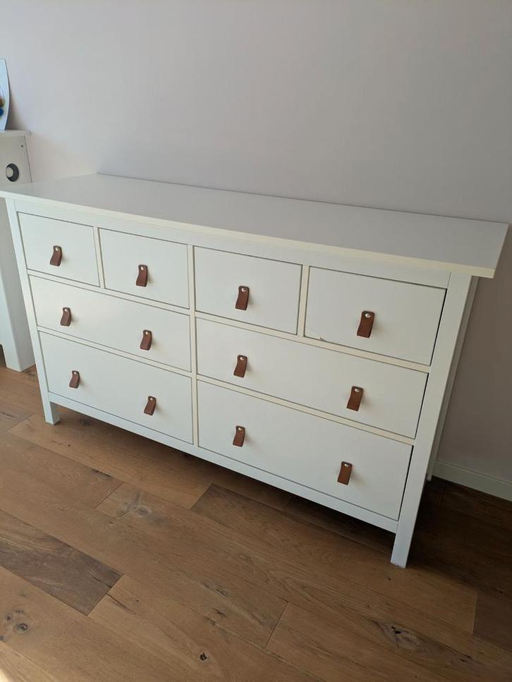 Ikea Hemnes Ladekast 8 lades / commode - leren handgrepen, Huis en Inrichting, Kasten | Ladekasten, Gebruikt, Minder dan 100 cm