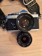 Olympus OM-1 + Zuiko 28 1:2.8 + Zuiko 50 1:1.8 + Strap +Case, Audio, Tv en Foto, Fotocamera's Analoog, Ophalen, Zo goed als nieuw