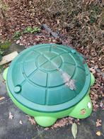 Gratis Zandbak met zand en speelgoed, dak zit een gat in, Ophalen, Gebruikt