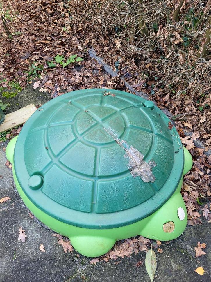 Gratis Zandbak met zand en speelgoed, dak zit een gat in, Kinderen en Baby's, Speelgoed | Buiten | Zandbakken, Gebruikt, Ophalen