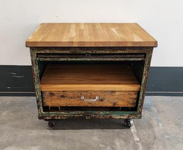 Industrieel dressoir, industriële werkbank beschikbaar voor biedingen