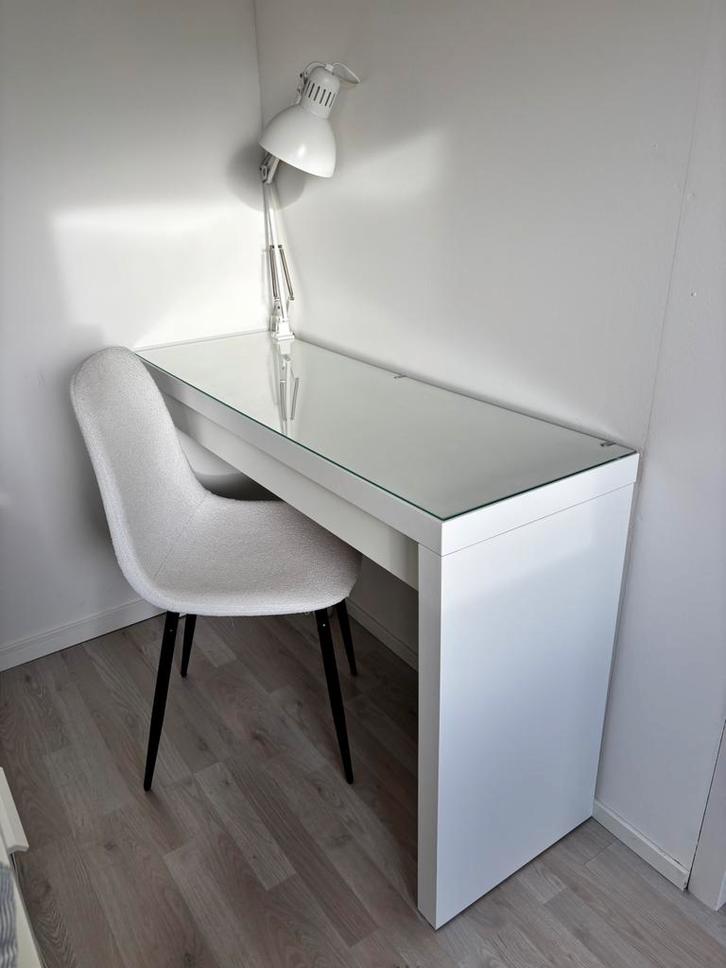 Ikea Malm toillettafel met stoel en lamp, Huis en Inrichting, Tafels | Kaptafels, Zo goed als nieuw, Minder dan 100 cm, 100 tot 150 cm