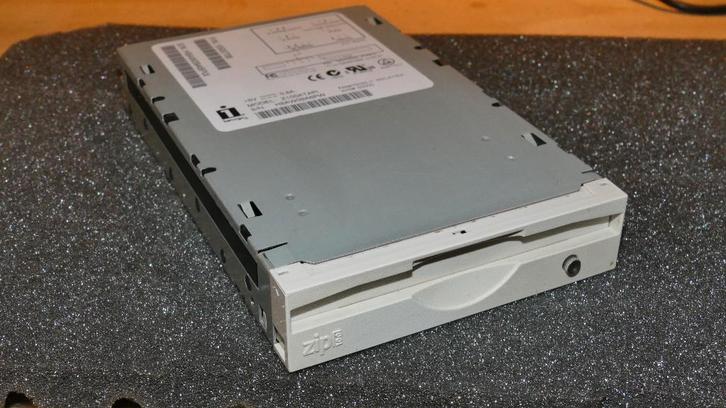 Zipdrive | iOmega | IDE ATAPI | 100 MB | Z100, Computers en Software, Vintage Computers, Ophalen of Verzenden