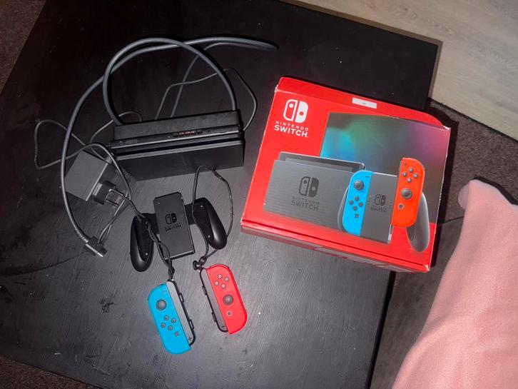 Nintendo Switch - Compleet met accessoires, Spelcomputers en Games, Games | Nintendo Switch, Zo goed als nieuw, Overige genres