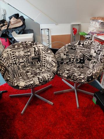 2 Draaistoelen met Opvallend Design beschikbaar voor biedingen