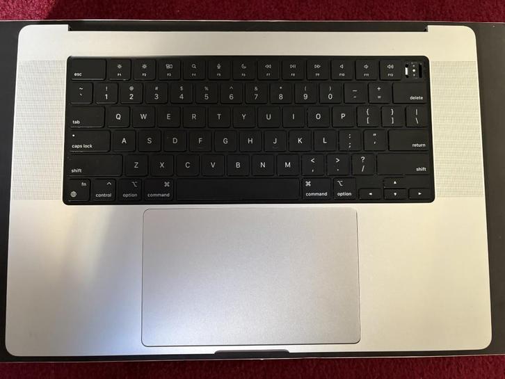 MacBook Pro 16 inch m2 2022 topcase toetsenbord a2780 zilver, Computers en Software, Toetsenborden, Zo goed als nieuw, Ophalen of Verzenden