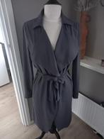 Superleuke ongevoerde trenchcoat grijs S van Only., Kleding | Dames, Ophalen of Verzenden, Zo goed als nieuw