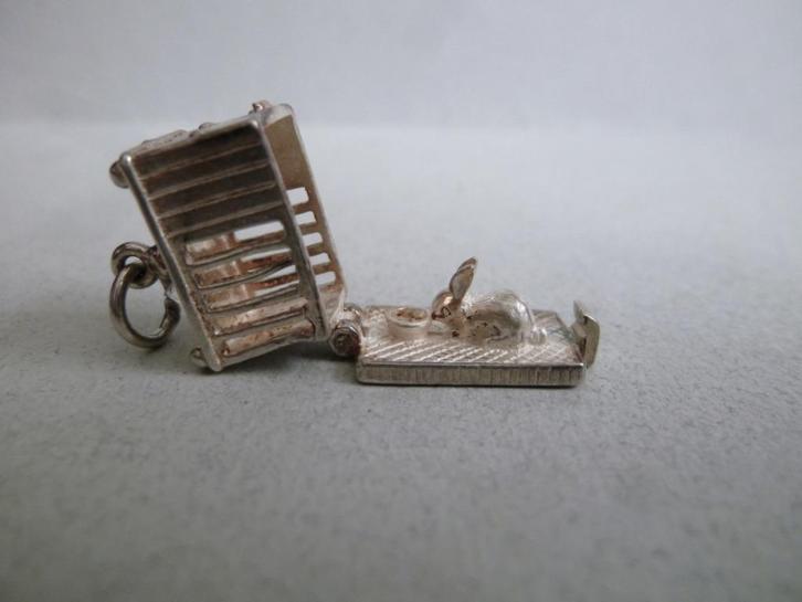 Zeldzame oude bedel zilver Konijnenhok opent Konijn, Sieraden, Tassen en Uiterlijk, Antieke sieraden, Hanger, Zilver, Verzenden