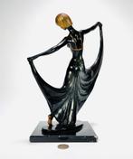 697. Beeld, A. Santini, laatste kwart 20e eeuw, Antiek en Kunst, Ophalen of Verzenden